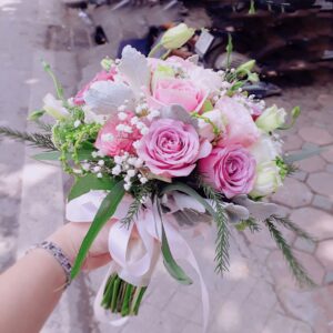 Bó hoa cưới cầm tay xinh xắn tone hồng_HC01