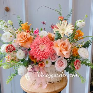 Giỏ mây hoa tông hồng cam xinh xắn tại Hà Nội- GH16