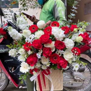 Lẵng hoa màu đỏ trắng đẹp sang trọng_LH07