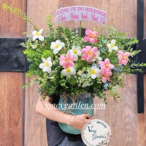 Bình hoa tulip sang trọng , lịch sự tặng đối tác ngày 20/10_VC16