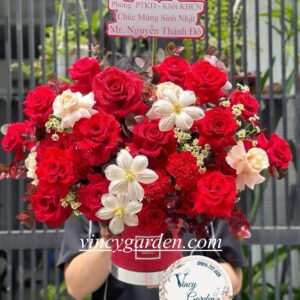 Lẵng hoa hồng đỏ lãng mạn và tinh tế tặng vợ yêu tại Cầu Giấy_VC9