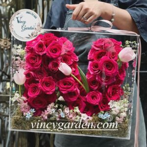 Hộp hoa mica cao cấp - món quà ngọt ngào tặng tình yêu_Vc10